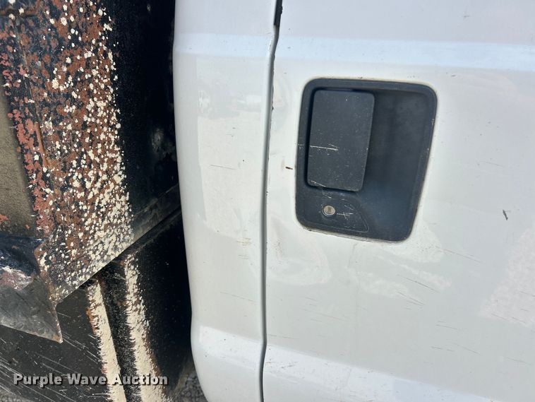 image for item ET3261 2009 Ford F550 Super Duty XL flatbed truck