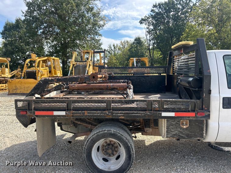 image for item ET3261 2009 Ford F550 Super Duty XL flatbed truck