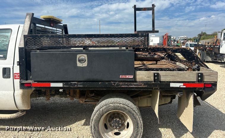 image for item ET3261 2009 Ford F550 Super Duty XL flatbed truck