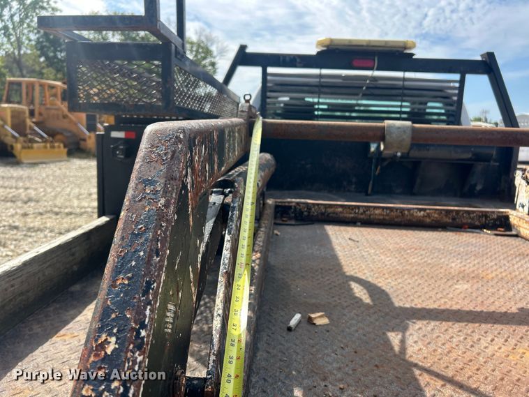 image for item ET3261 2009 Ford F550 Super Duty XL flatbed truck