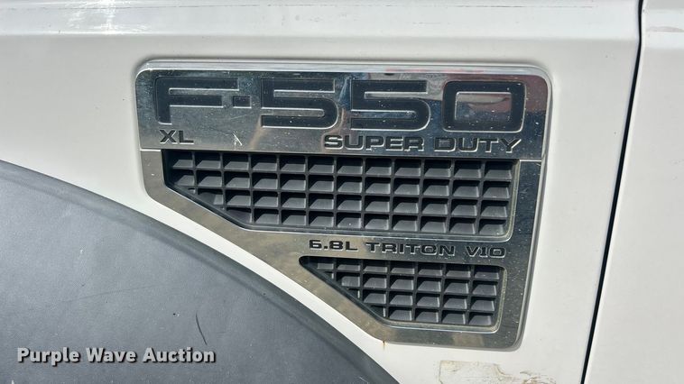 image for item ET3261 2009 Ford F550 Super Duty XL flatbed truck