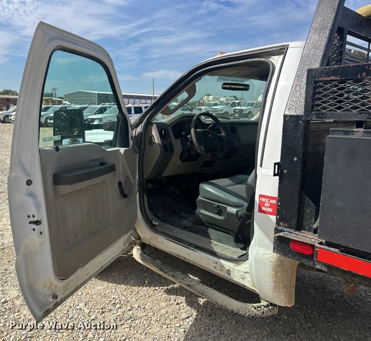 image for item ET3261 2009 Ford F550 Super Duty XL flatbed truck