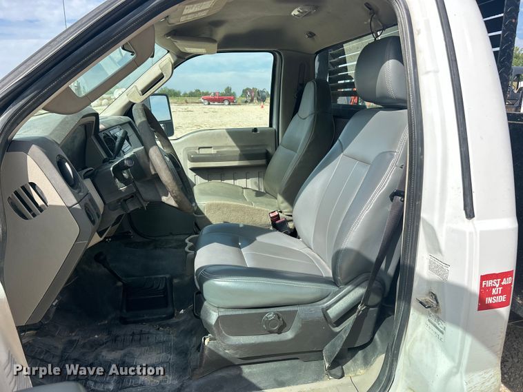 image for item ET3261 2009 Ford F550 Super Duty XL flatbed truck