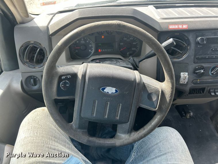 image for item ET3261 2009 Ford F550 Super Duty XL flatbed truck