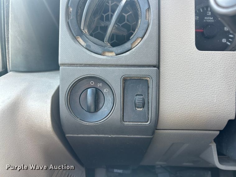 image for item ET3261 2009 Ford F550 Super Duty XL flatbed truck