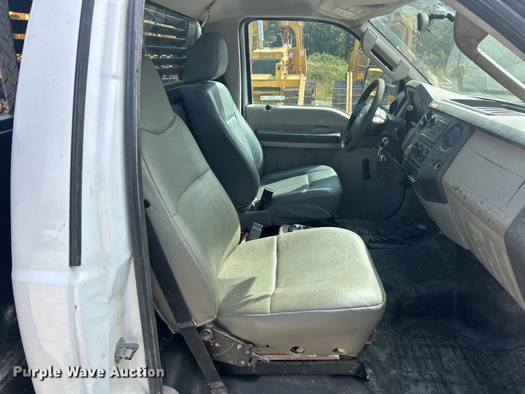 image for item ET3261 2009 Ford F550 Super Duty XL flatbed truck