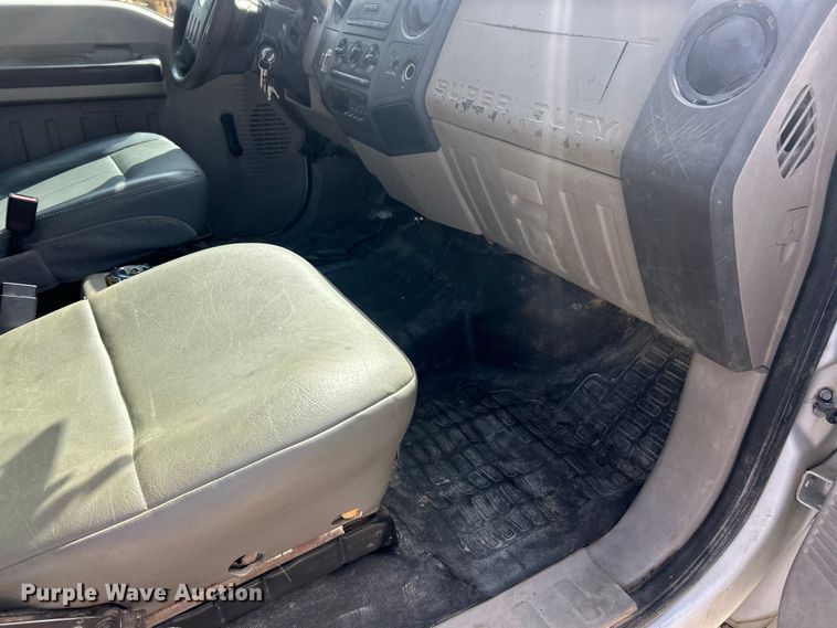 image for item ET3261 2009 Ford F550 Super Duty XL flatbed truck