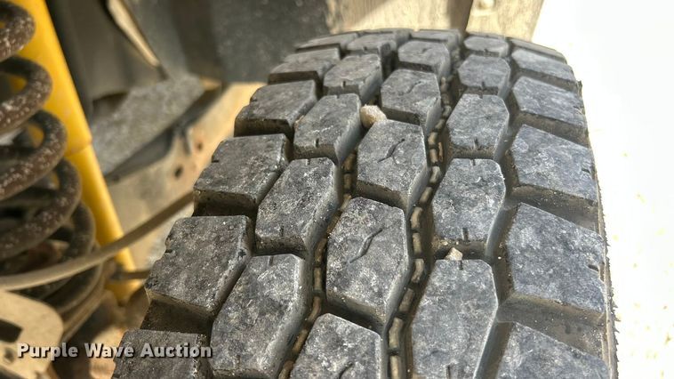 image for item ET3261 2009 Ford F550 Super Duty XL flatbed truck