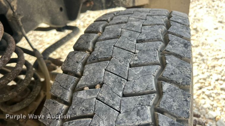 image for item ET3261 2009 Ford F550 Super Duty XL flatbed truck