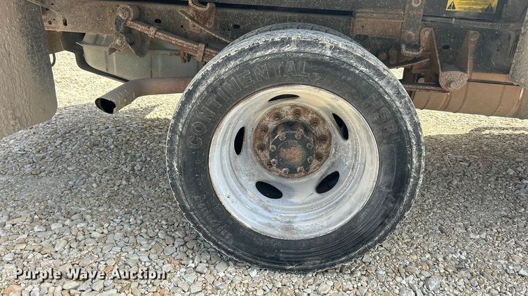 image for item ET3261 2009 Ford F550 Super Duty XL flatbed truck