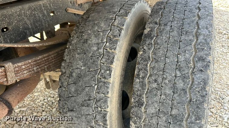 image for item ET3261 2009 Ford F550 Super Duty XL flatbed truck