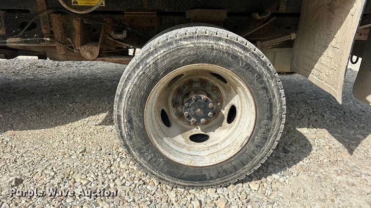 image for item ET3261 2009 Ford F550 Super Duty XL flatbed truck