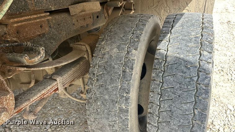 image for item ET3261 2009 Ford F550 Super Duty XL flatbed truck