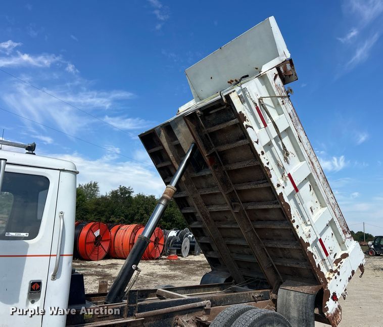 image for item ET3264 1990 International 4900 dump truck