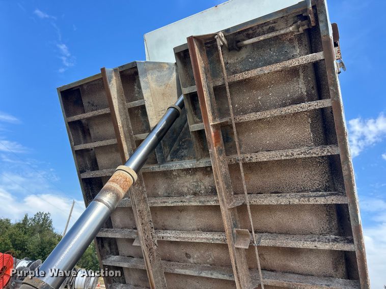 image for item ET3264 1990 International 4900 dump truck