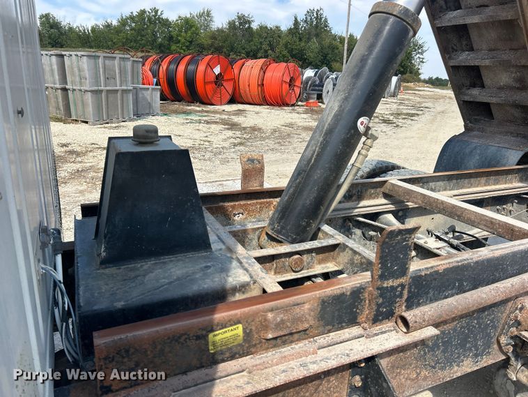 image for item ET3264 1990 International 4900 dump truck