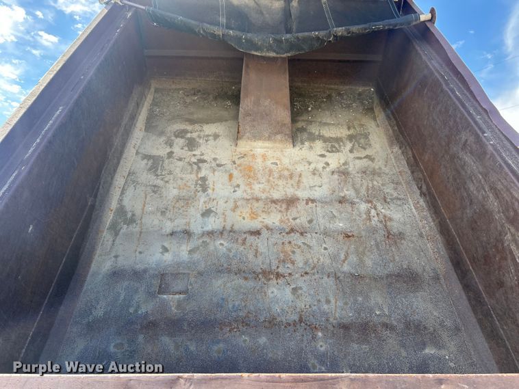 image for item ET3264 1990 International 4900 dump truck