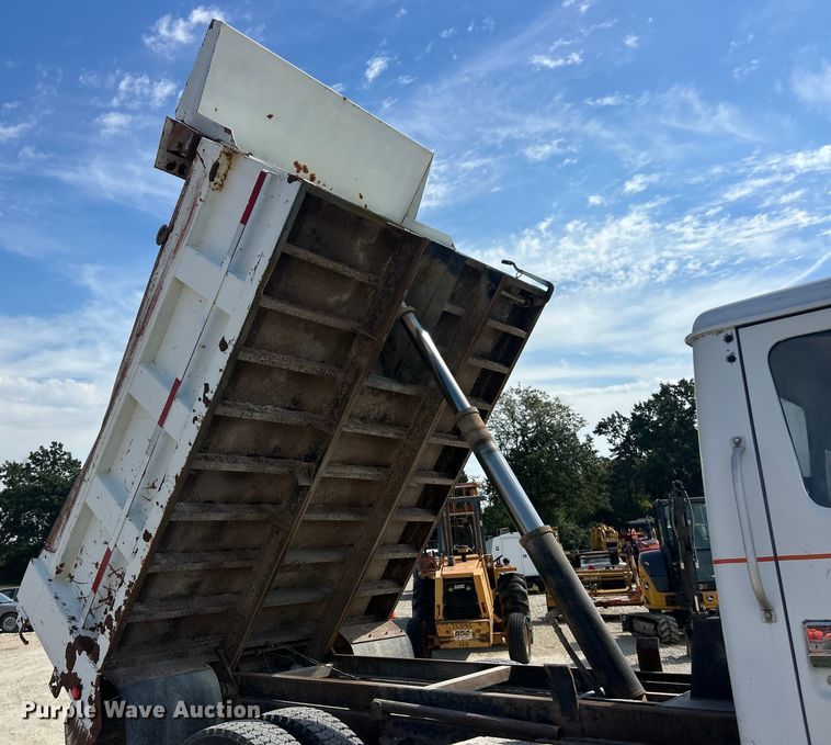 image for item ET3264 1990 International 4900 dump truck