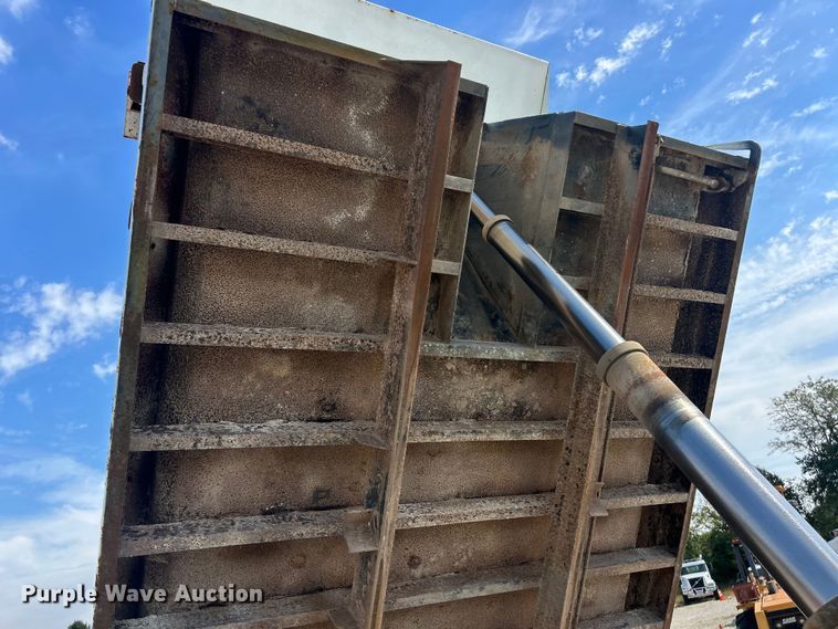 image for item ET3264 1990 International 4900 dump truck