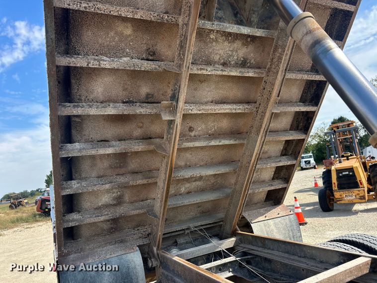 image for item ET3264 1990 International 4900 dump truck