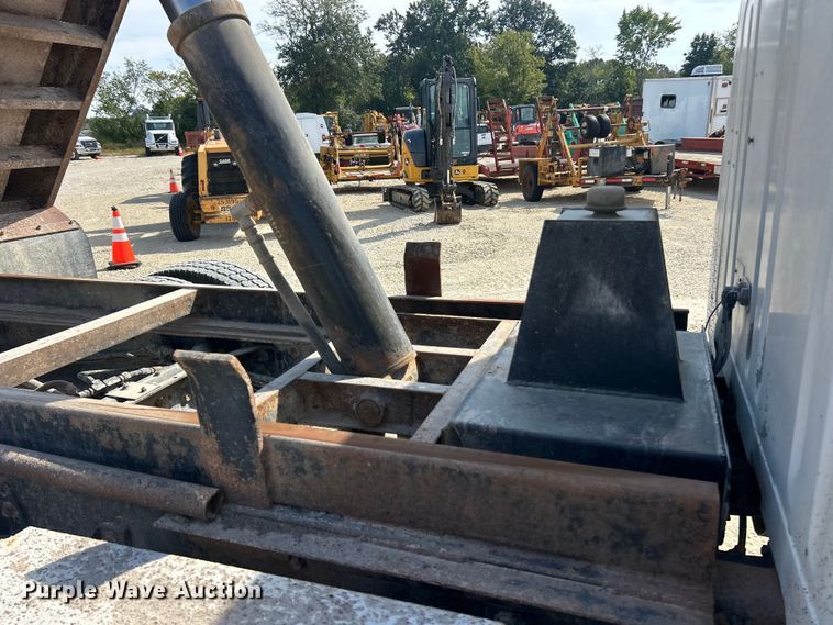 image for item ET3264 1990 International 4900 dump truck