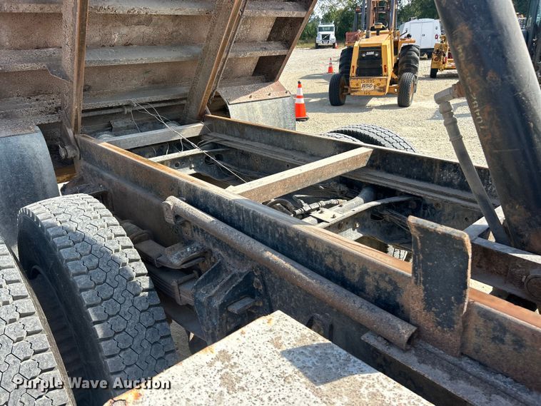 image for item ET3264 1990 International 4900 dump truck