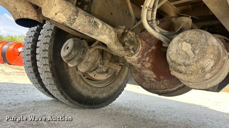 image for item ET3264 1990 International 4900 dump truck