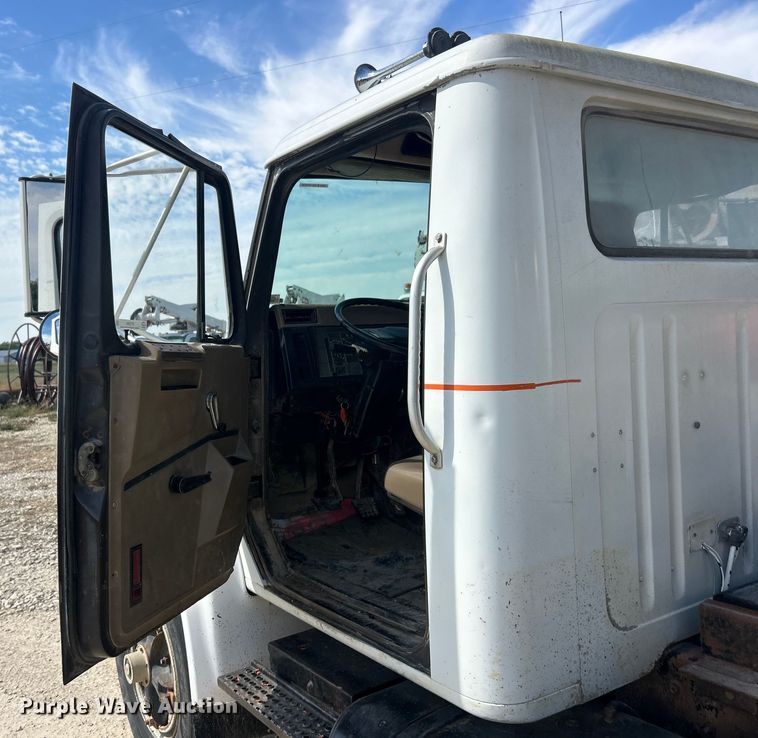 image for item ET3264 1990 International 4900 dump truck