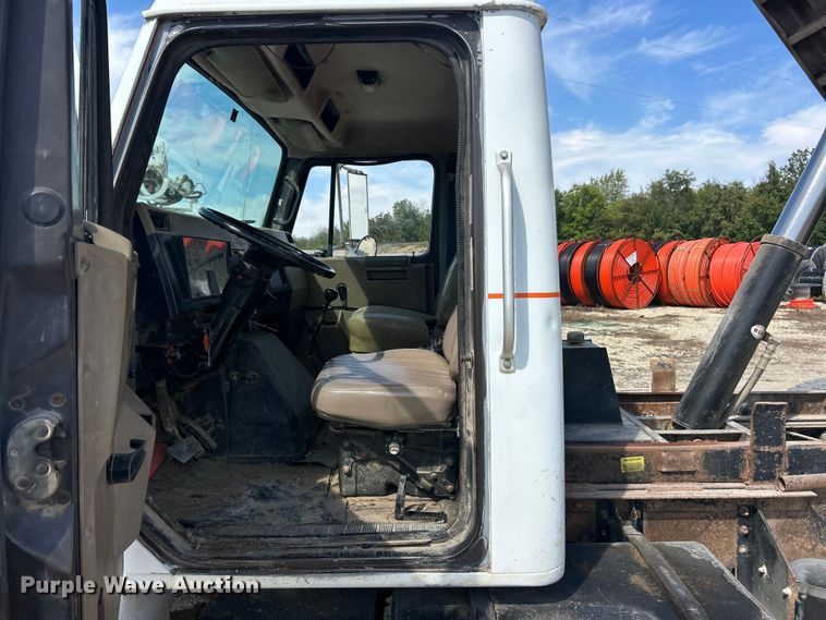 image for item ET3264 1990 International 4900 dump truck