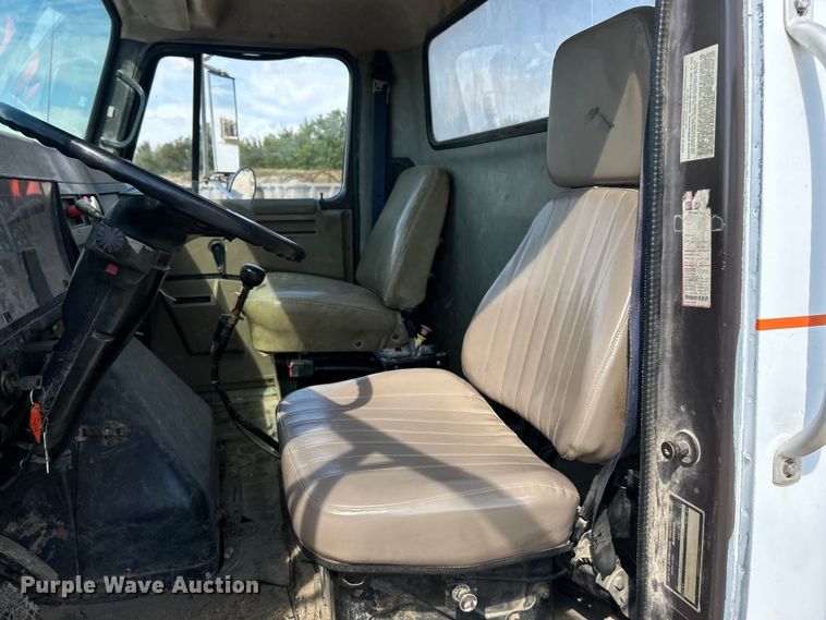 image for item ET3264 1990 International 4900 dump truck