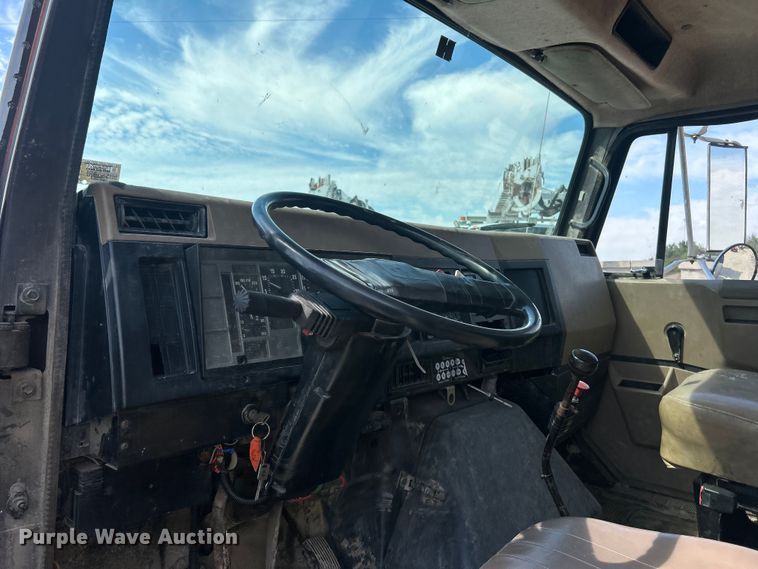 image for item ET3264 1990 International 4900 dump truck