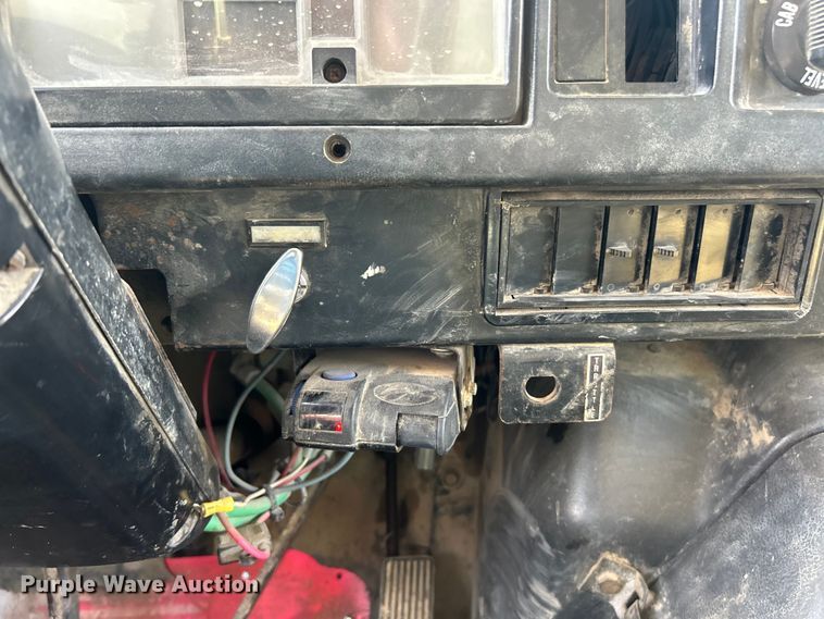 image for item ET3264 1990 International 4900 dump truck