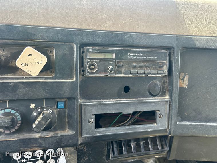 image for item ET3264 1990 International 4900 dump truck