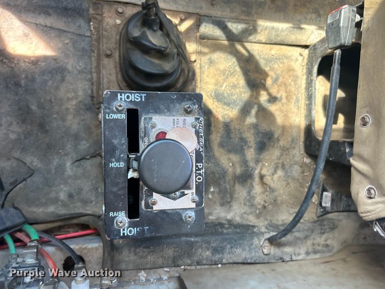 image for item ET3264 1990 International 4900 dump truck