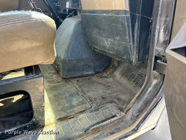 image for item ET3264 1990 International 4900 dump truck