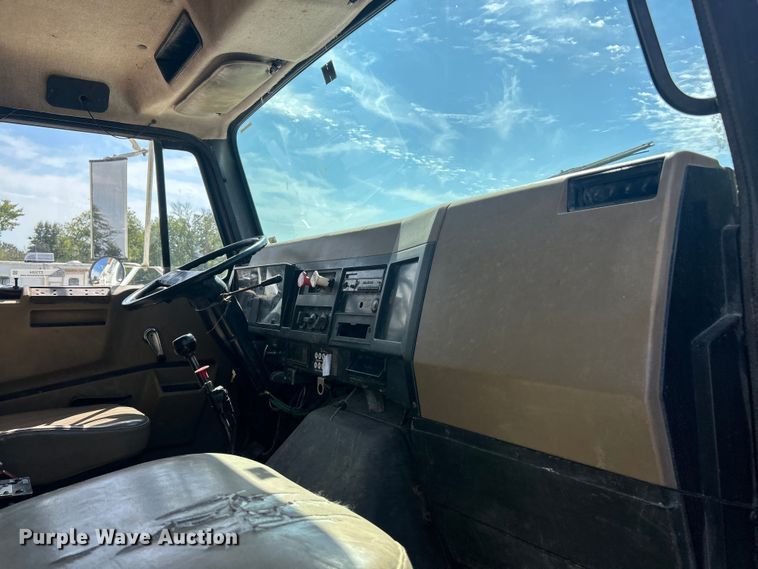 image for item ET3264 1990 International 4900 dump truck