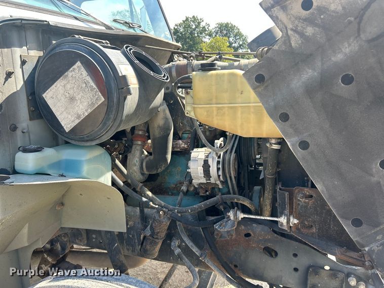 image for item ET3264 1990 International 4900 dump truck