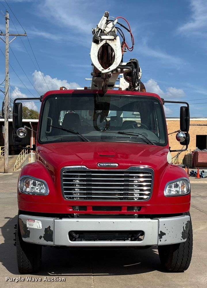 image for item ET4682 2011 Freightliner Business Class M2 digger derrick truck