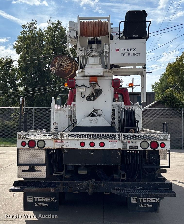 image for item ET4682 2011 Freightliner Business Class M2 digger derrick truck