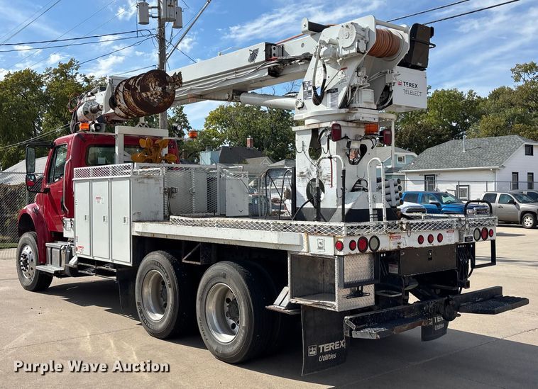 image for item ET4682 2011 Freightliner Business Class M2 digger derrick truck