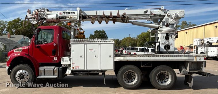 image for item ET4682 2011 Freightliner Business Class M2 digger derrick truck