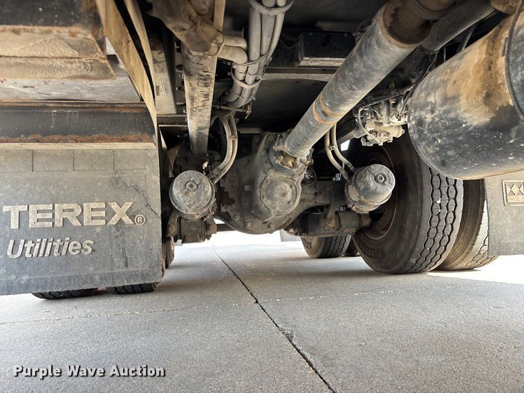 image for item ET4682 2011 Freightliner Business Class M2 digger derrick truck