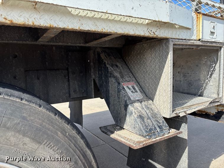 image for item ET4682 2011 Freightliner Business Class M2 digger derrick truck