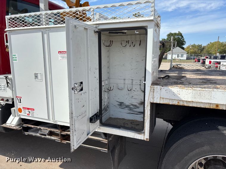 image for item ET4682 2011 Freightliner Business Class M2 digger derrick truck