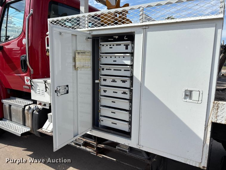 image for item ET4682 2011 Freightliner Business Class M2 digger derrick truck