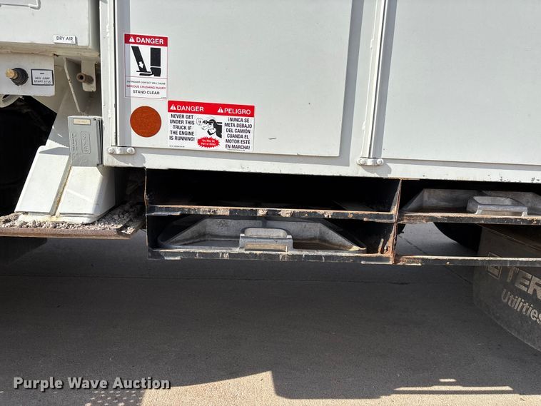 image for item ET4682 2011 Freightliner Business Class M2 digger derrick truck