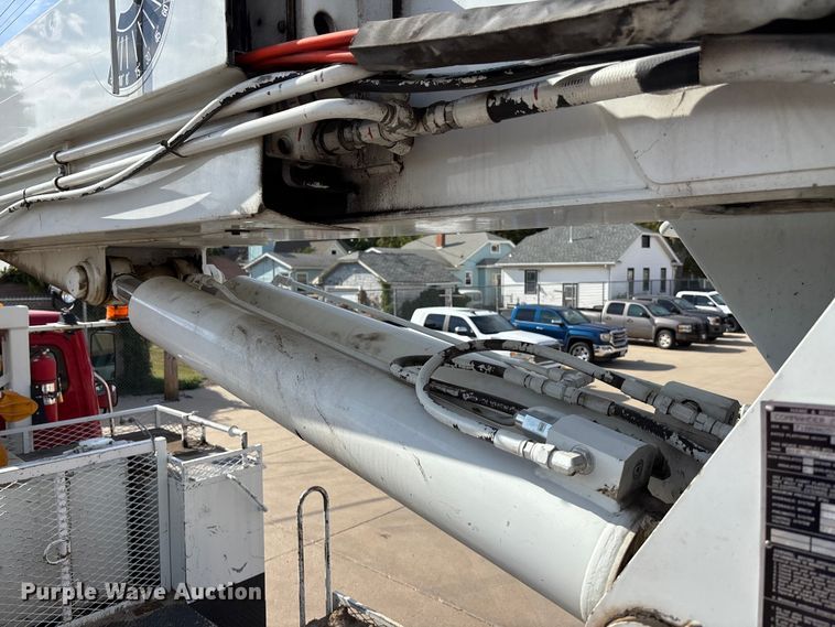 image for item ET4682 2011 Freightliner Business Class M2 digger derrick truck