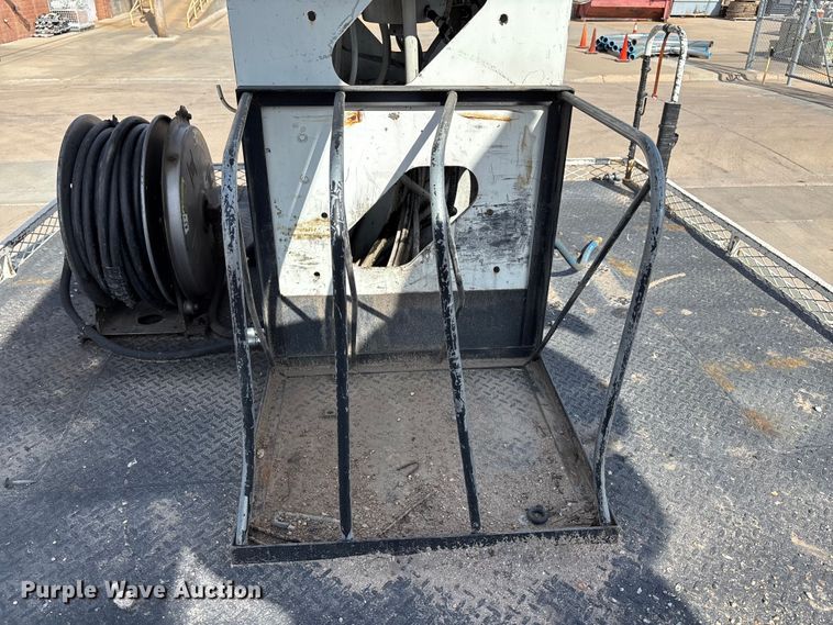 image for item ET4682 2011 Freightliner Business Class M2 digger derrick truck