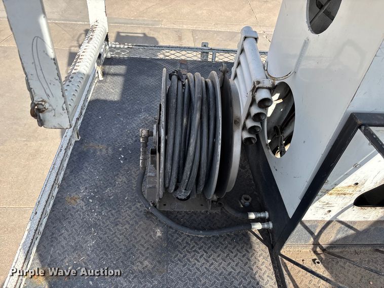 image for item ET4682 2011 Freightliner Business Class M2 digger derrick truck