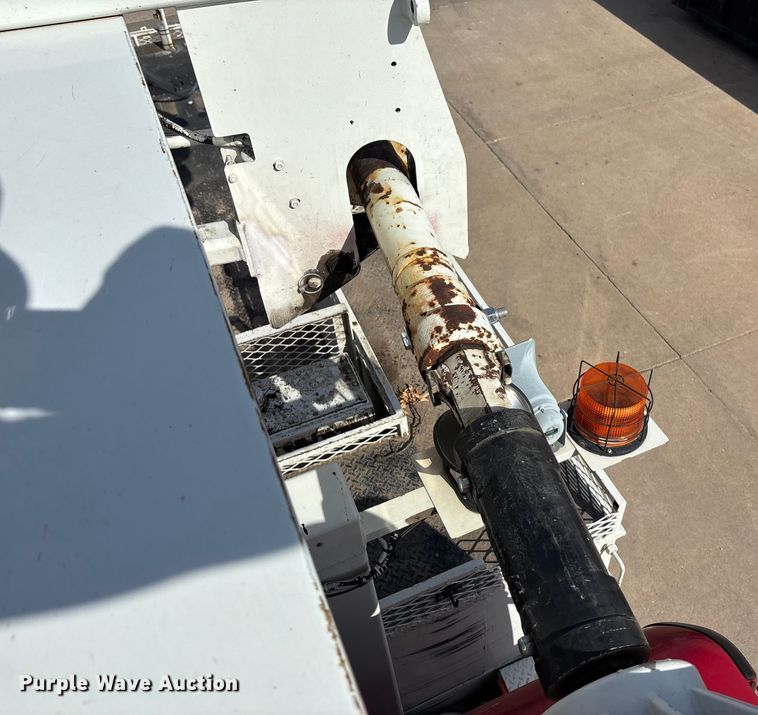 image for item ET4682 2011 Freightliner Business Class M2 digger derrick truck